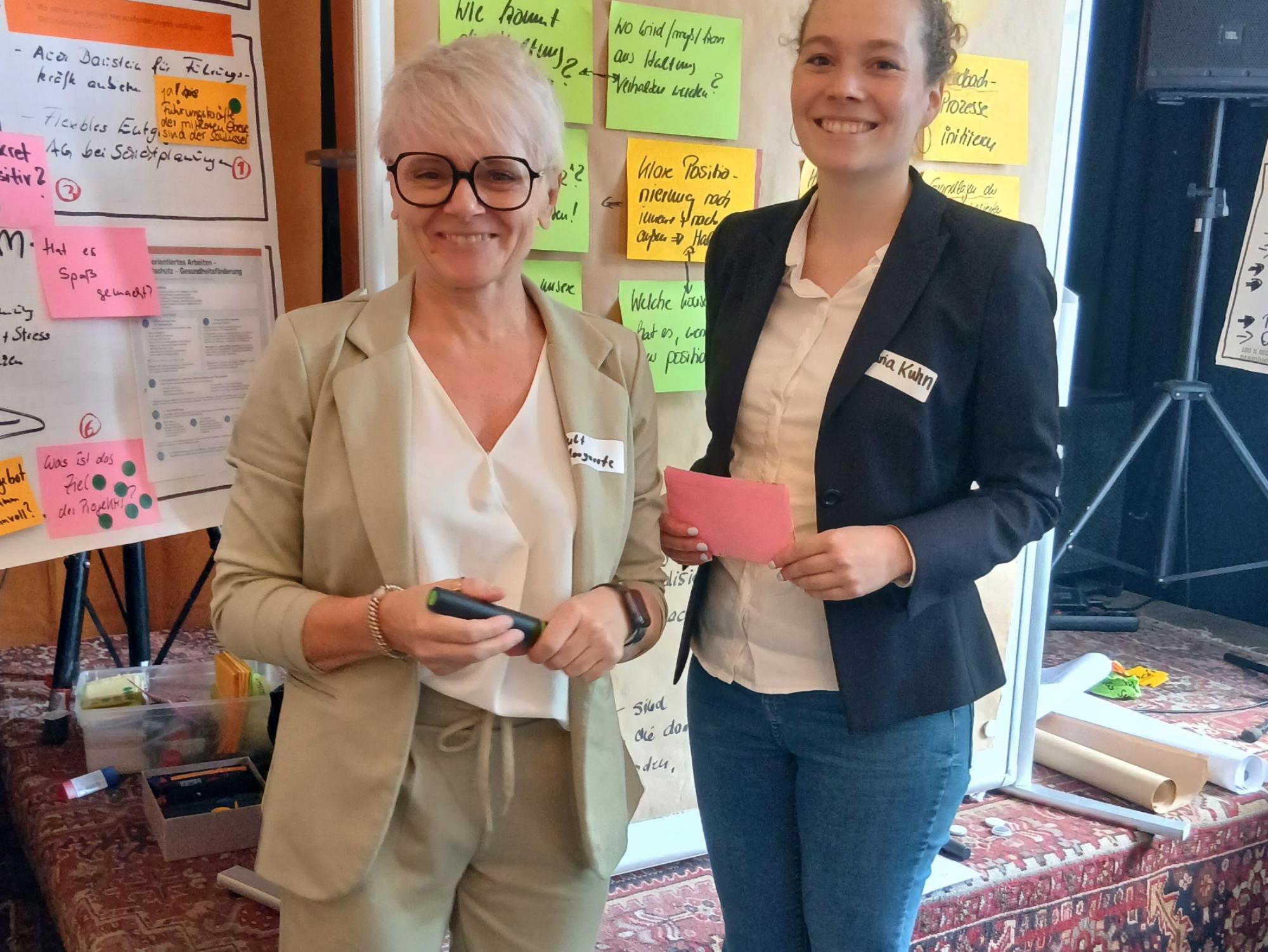 Frau Pult und Frau Dr. Kuhn in Fürth