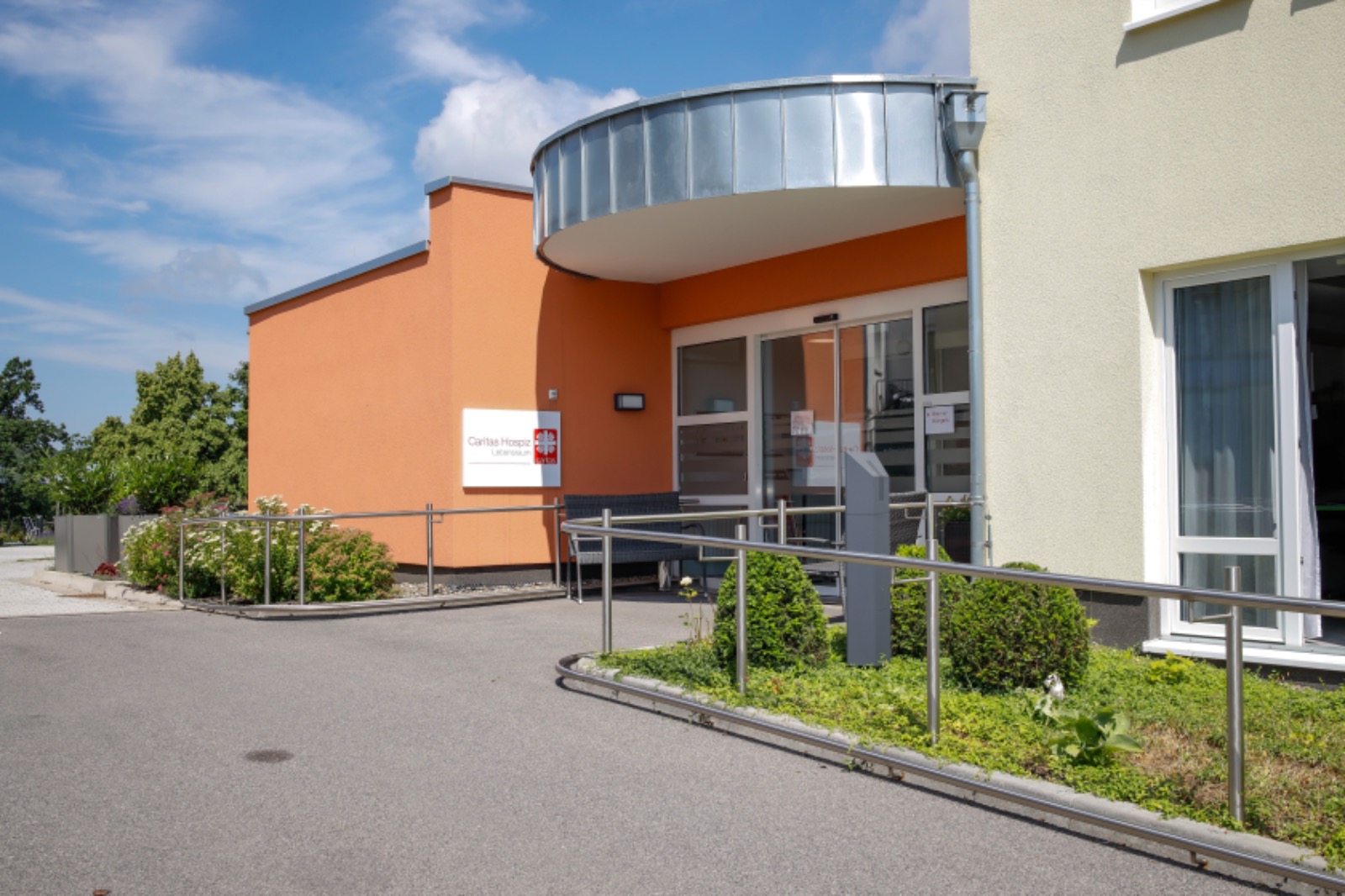 Haupteingang1 Hospiz
